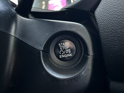 Used 2016 Jeep Renegade Latitude FWD image 22