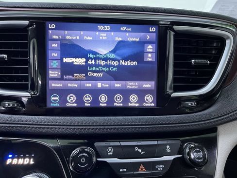 Used 2020 Chrysler Pacifica Limited FWD image 21