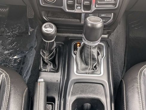 Used 2020 Jeep Gladiator Overland AWD/4WD image 18