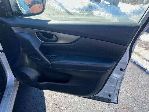 Used 2019 Nissan Rogue Sport S image 27