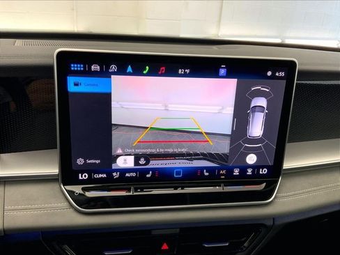 Used 2025 Volkswagen Tiguan SE w/ Panoramic Sunroof Package AWD/4WD image 21