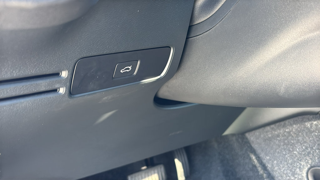 Certified 2023 Volvo C40 P8 Recharge Plus w/ Climate Package AWD/4WD image 14