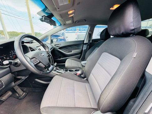 Used 2017 Kia Forte S w/ S Technology Package image 11