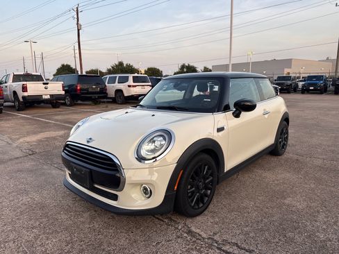 Used 2020 MINI Cooper 2-Door Hardtop w/ Storage Package FWD image 4