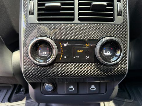 Used 2022 Land Rover Range Rover Sport SVR Carbon Edition AWD/4WD image 18