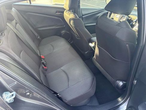 Used 2020 Toyota Prius LE AWD/4WD image 30