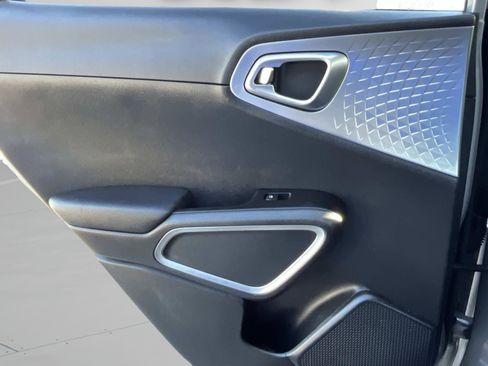 Certified 2023 Kia Soul LX w/ Option Group 015 image 17