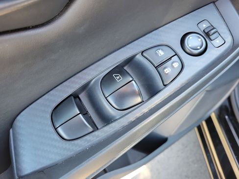 Used 2025 Nissan Sentra S image 16