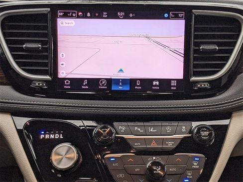 Used 2023 Chrysler Pacifica Limited image 15