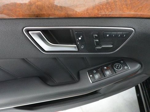 Used 2013 Mercedes-Benz E 350 4MATIC Sedan image 8