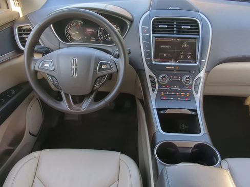 Used 2016 Lincoln MKX Select image 51