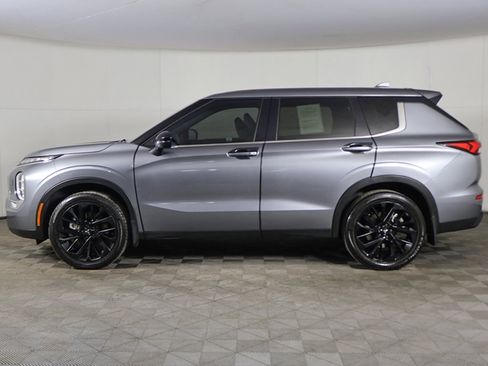 Used 2024 Mitsubishi Outlander SE Black Edition image 18