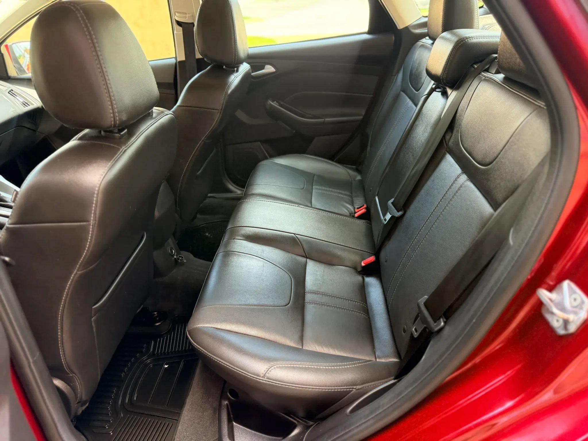 Used 2014 Ford Focus SE w/ Equipment Group 201A FWD image 17