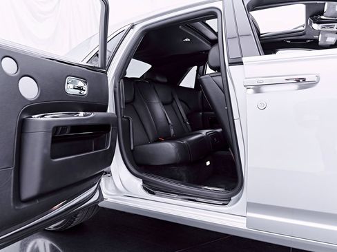 Used 2015 Rolls-Royce Ghost RWD image 40