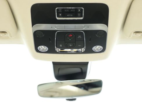 Used 2020 Bentley Flying Spur W12 image 58