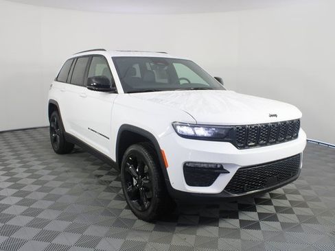 New 2025 Jeep Grand Cherokee Limited image 30