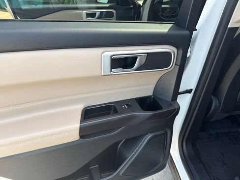 Used 2020 Ford Explorer XLT w/ Equipment Group 202A AWD/4WD image 22