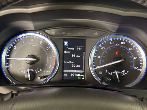 Used 2019 Toyota Highlander XLE image 29