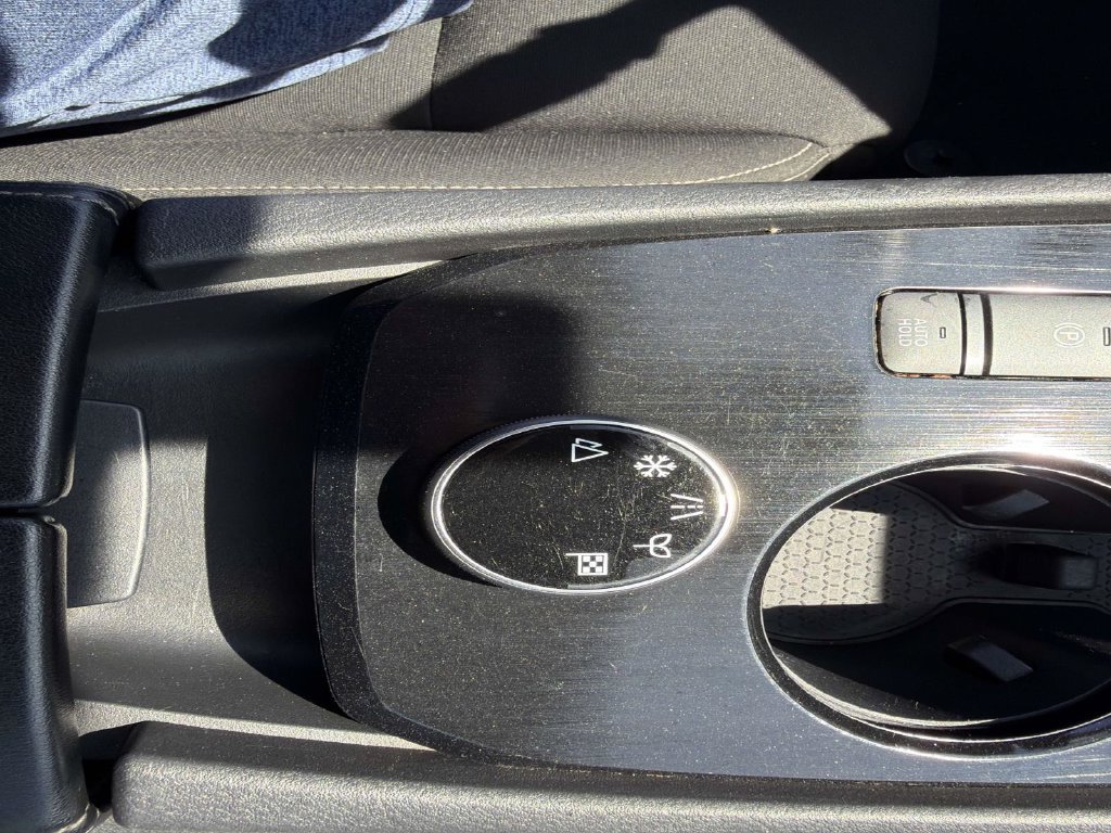 Used 2024 Nissan Rogue S AWD/4WD image 30
