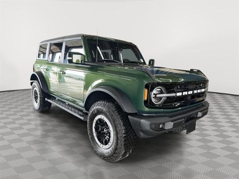 Certified 2022 Ford Bronco Outer Banks w/ Sasquatch Package AWD/4WD image 3