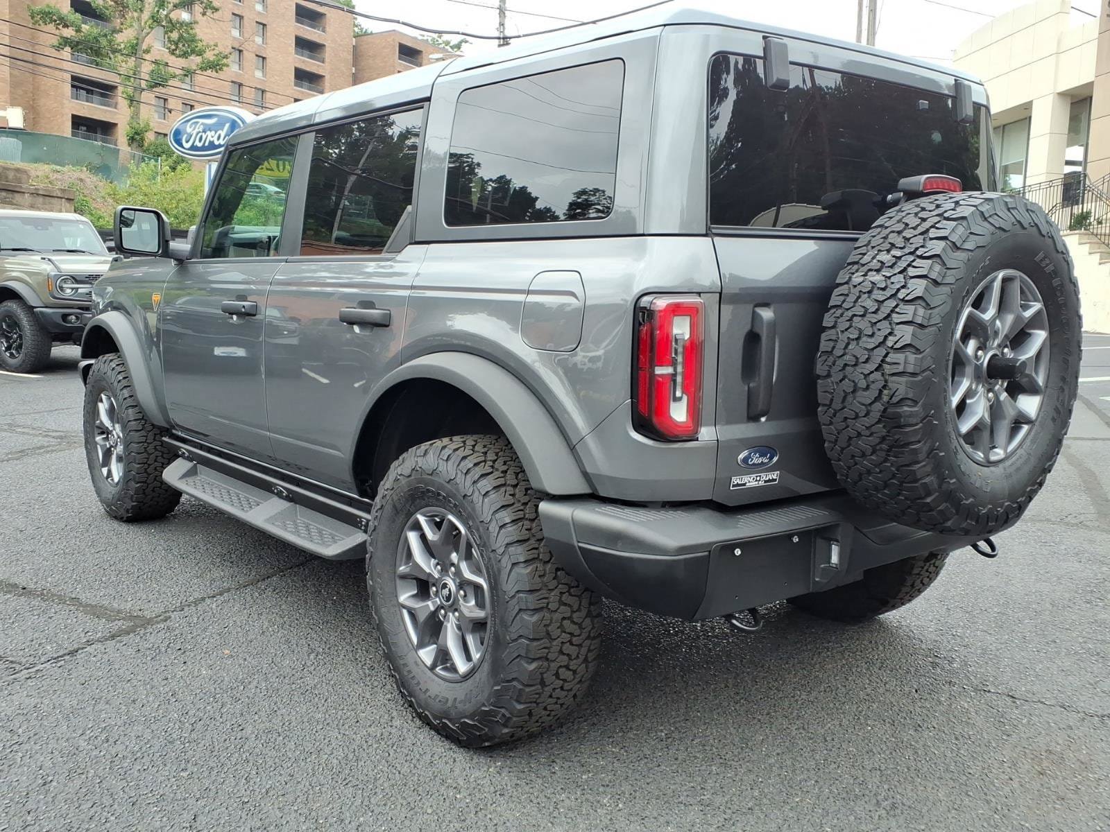 Used 2025 Ford Bronco Badlands AWD/4WD image 3
