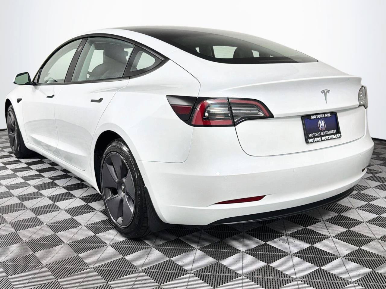 Used 2022 Tesla Model 3 RWD image 9