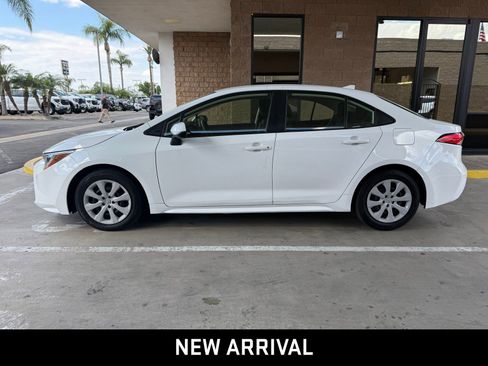 Used 2022 Toyota Corolla LE w/ Carpet Mat Package (TMS) FWD image 2