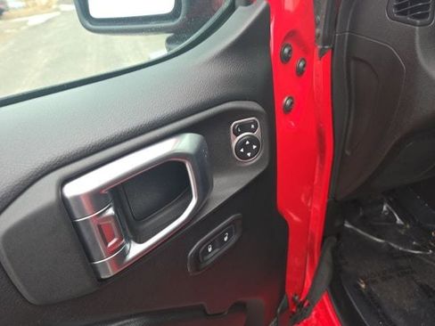 Used 2019 Jeep Wrangler Sport image 9