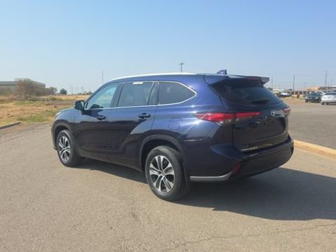 Used 2022 Toyota Highlander XLE AWD/4WD image 8