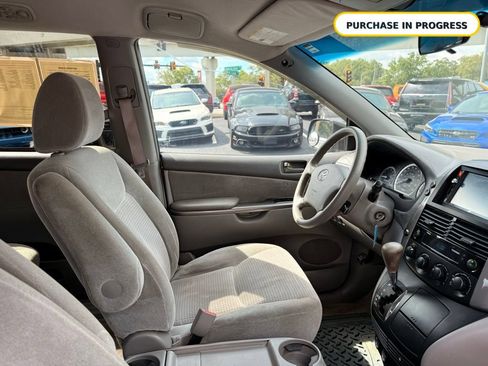Used 2009 Toyota Sienna CE FWD image 28