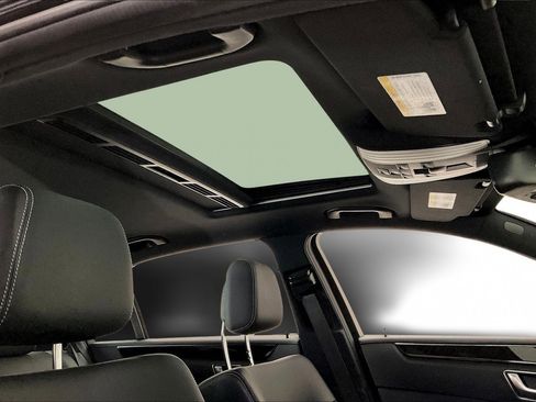 Used 2016 Mercedes-Benz E 350 4MATIC Sedan image 26