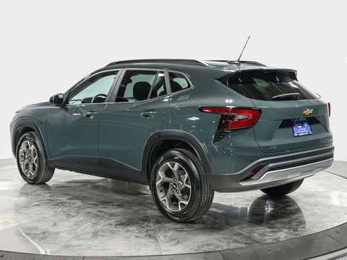 Used 2025 Chevrolet Trax LT w/ Driver Confidence Package image 4