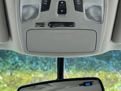 Used 2015 Toyota Sienna XLE w/ XLE Navigation Package AWD/4WD image 21