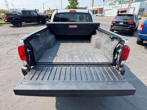 Used 2022 Toyota Tacoma SR AWD/4WD image 10
