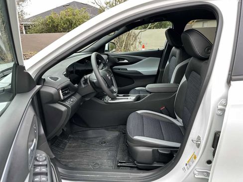 Certified 2024 Buick Envista Preferred w/ Convenience II Package image 2