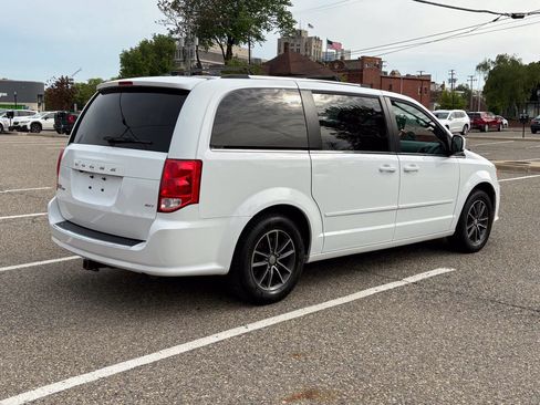 Used 2016 Dodge Grand Caravan SXT FWD image 12