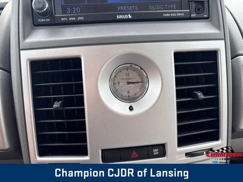 Used 2010 Chrysler Town & Country Limited w/ Flexible Seating Group FWD image 30