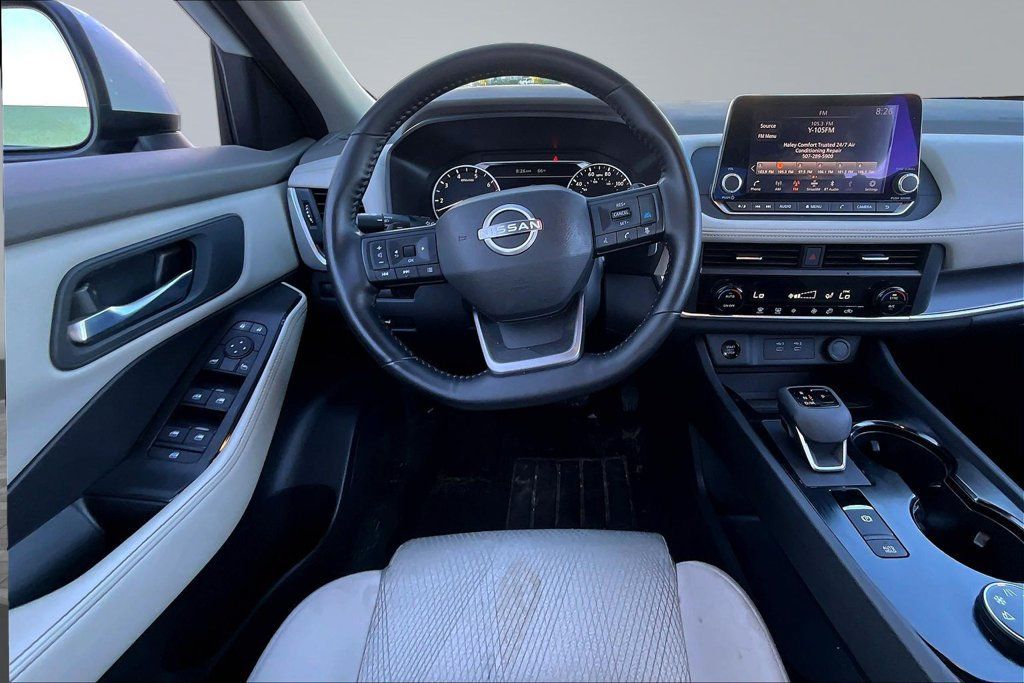 Used 2025 Nissan Rogue SV AWD/4WD image 8