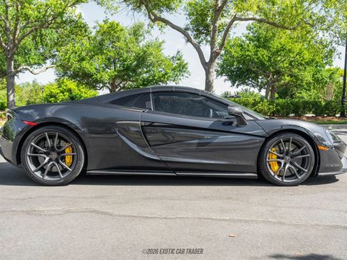 Used 2018 McLaren 570S Spider image 22