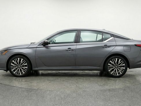 Used 2025 Nissan Altima 2.5 SV image 5