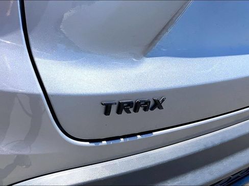 Used 2024 Chevrolet Trax RS FWD image 9
