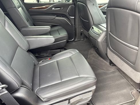 Used 2024 Cadillac Escalade Luxury AWD/4WD image 16