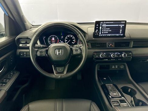 Used 2025 Honda Pilot TrailSport image 30