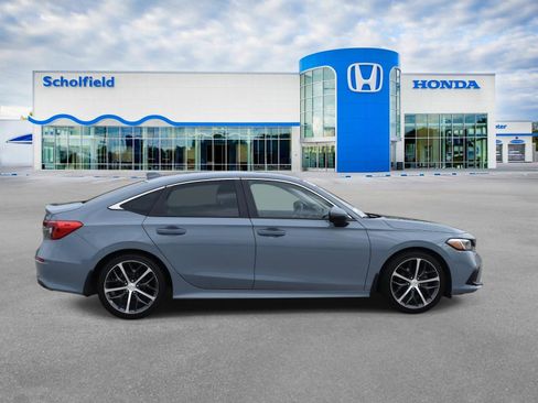 Used 2023 Honda Civic Touring image 2