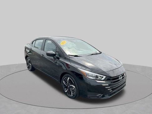 Used 2024 Nissan Versa SR FWD image 5