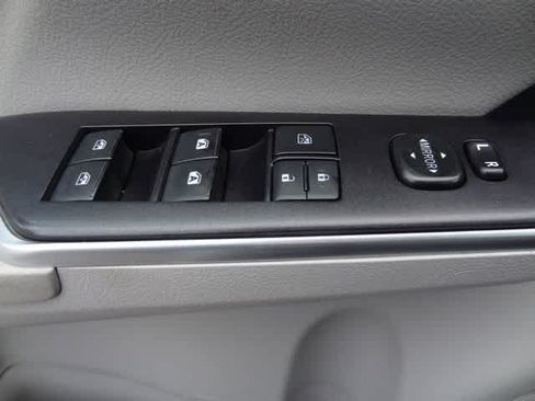 Used 2017 Toyota Camry LE FWD image 14