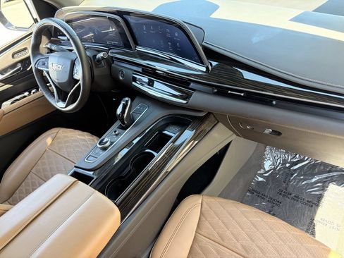 Used 2022 Cadillac Escalade ESV Premium Luxury w/ Performance Package AWD/4WD image 12