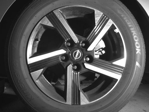 Used 2025 Nissan Sentra SV FWD image 14