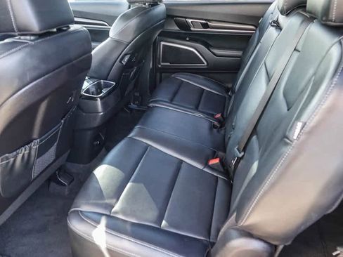 Certified 2025 Kia Telluride LX image 17