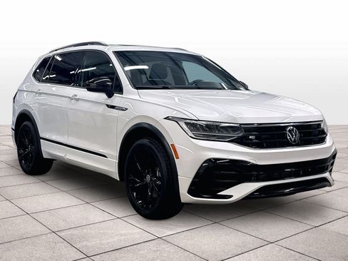 Used 2024 Volkswagen Tiguan SE R-Line FWD image 3